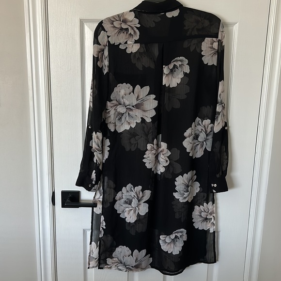 Dynamite Floral Midi Blouse - Picture 9 of 10